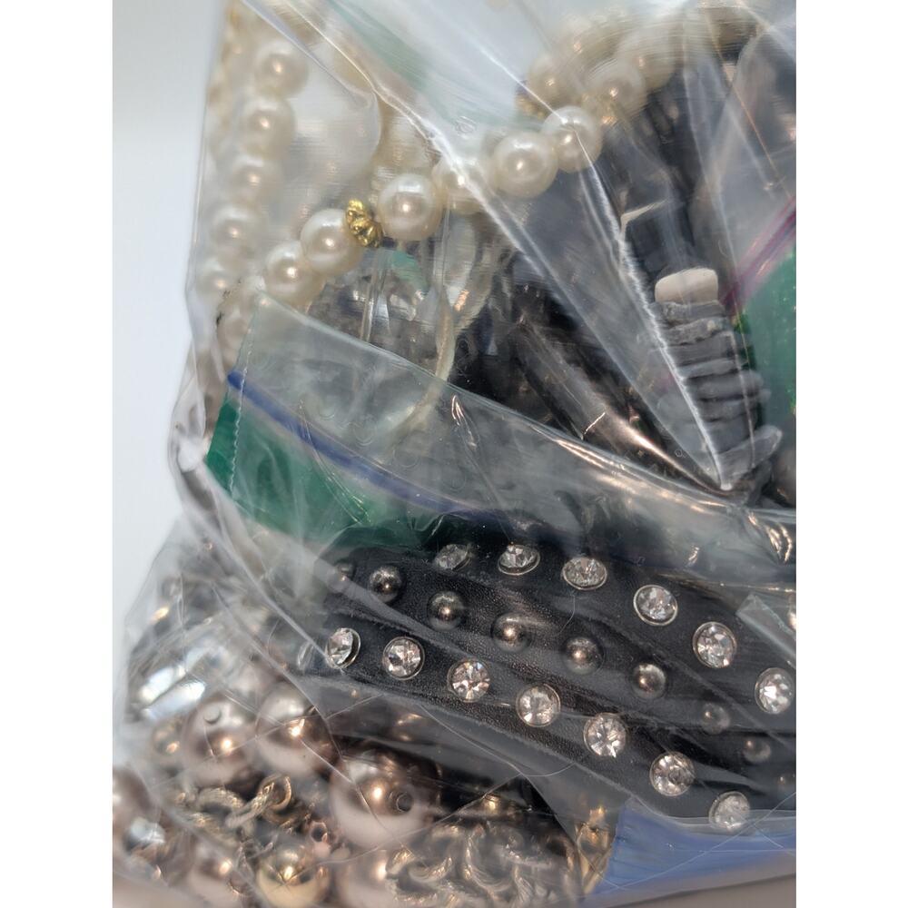 Jewelry Lot Giselle Repurpose Bag Over 4 Pounds Beads & Possible Wearable Pieces - Picture 6 of 8